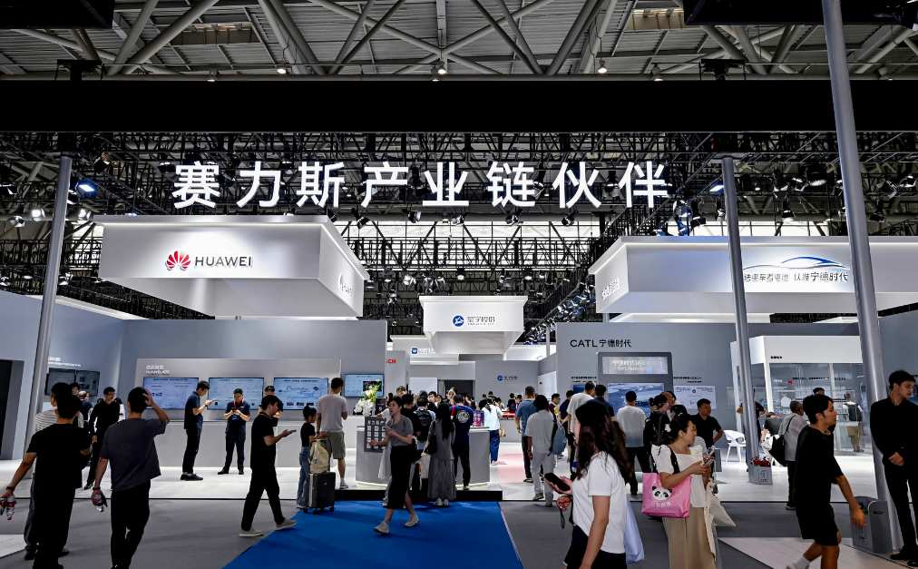 智博会最大企业展馆亮相,赛力斯展示整车、技术、制造全栈智能化成果
